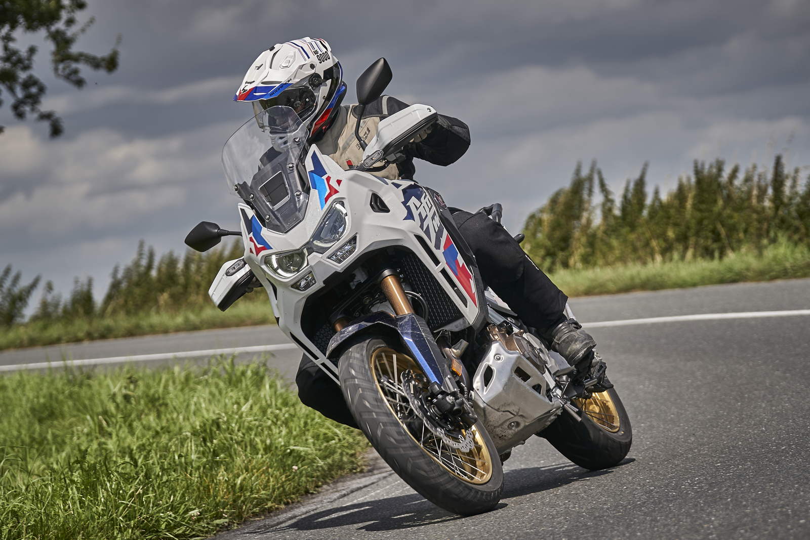 Honda Africa Twin CRF 1100 vs Moto Guzzi Stelvio
